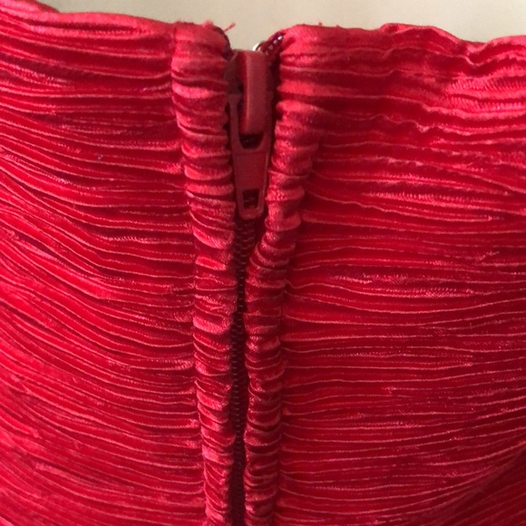 Caché Gorgeous Red party halter top size.8 EUC like new!Perfect for the holidays - Picture 5 of 11